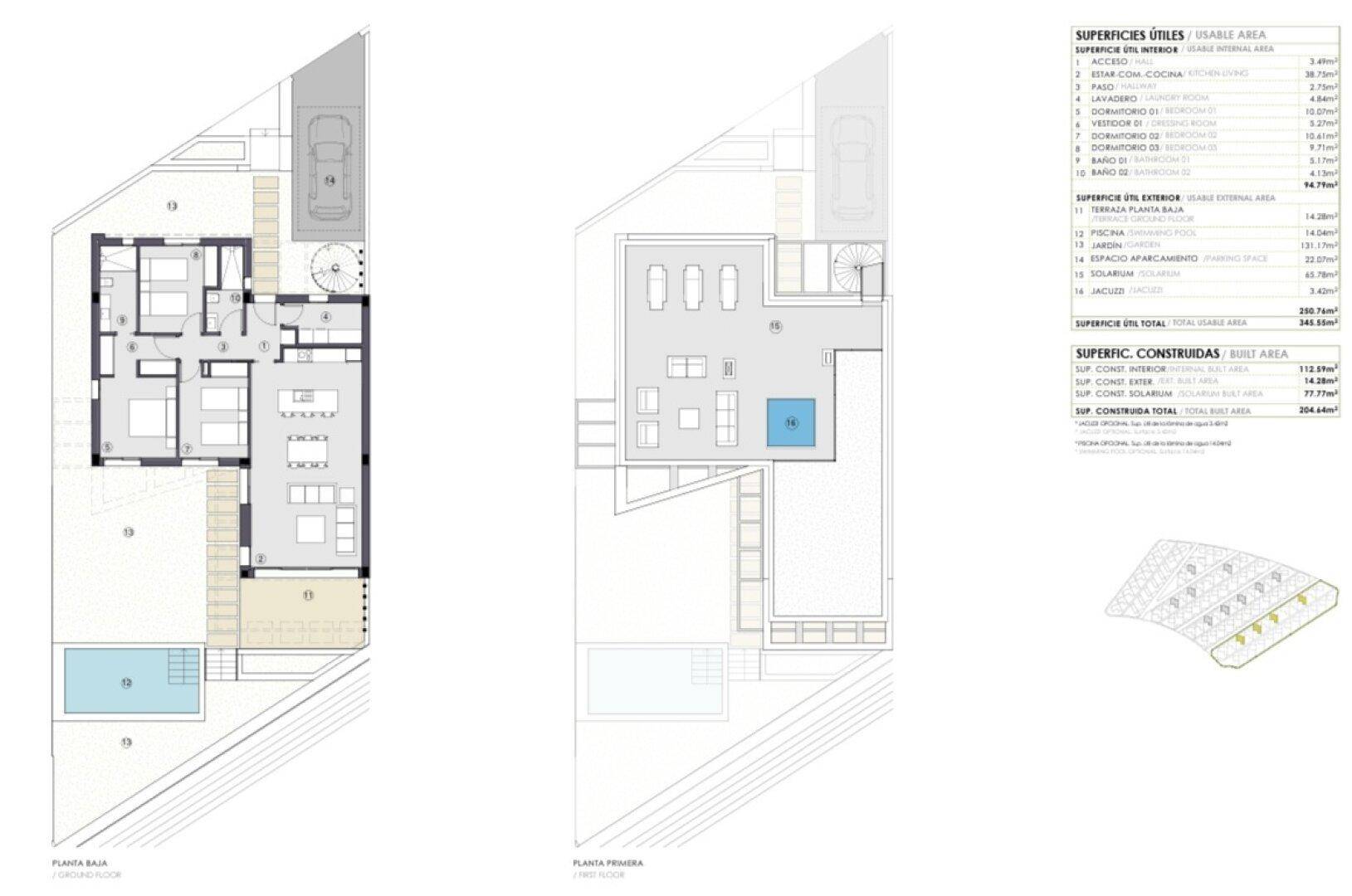 Detaillierter Grundriss mit zwei Ebenen, Pool und Parkplatz.
