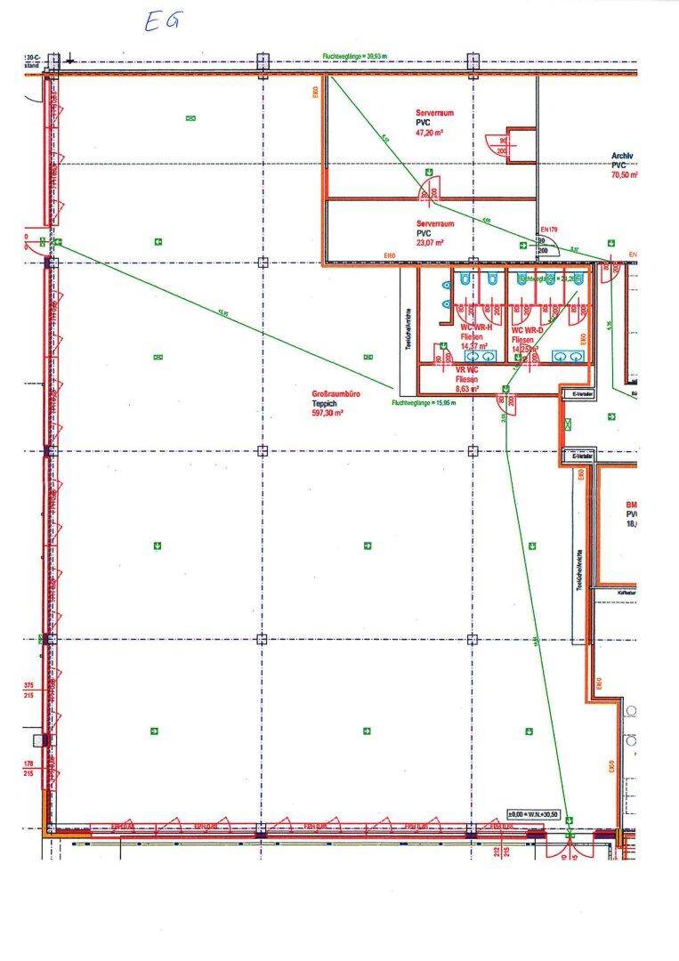 Ausschnitt des Erdgeschoss-Grundrisses mit Großraumbüro, Serverraum und Sanitärbereichen.