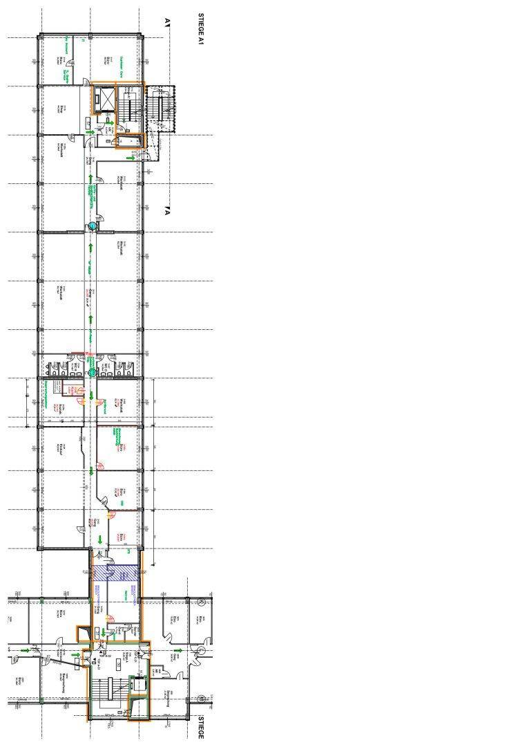 Grundriss eines langen Gebäudes mit mehreren Einheiten, Treppenhäusern und einem Aufzug.