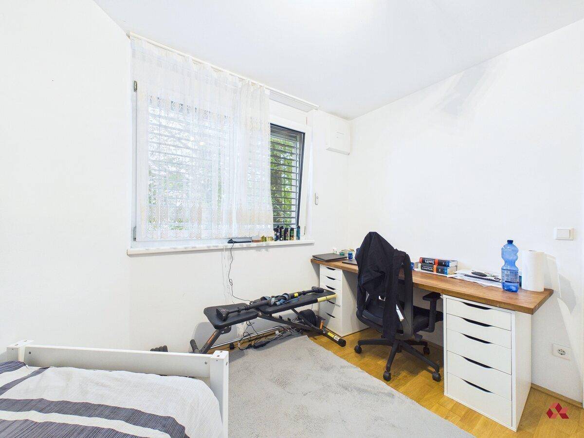 Schlafzimmer 1 1.1