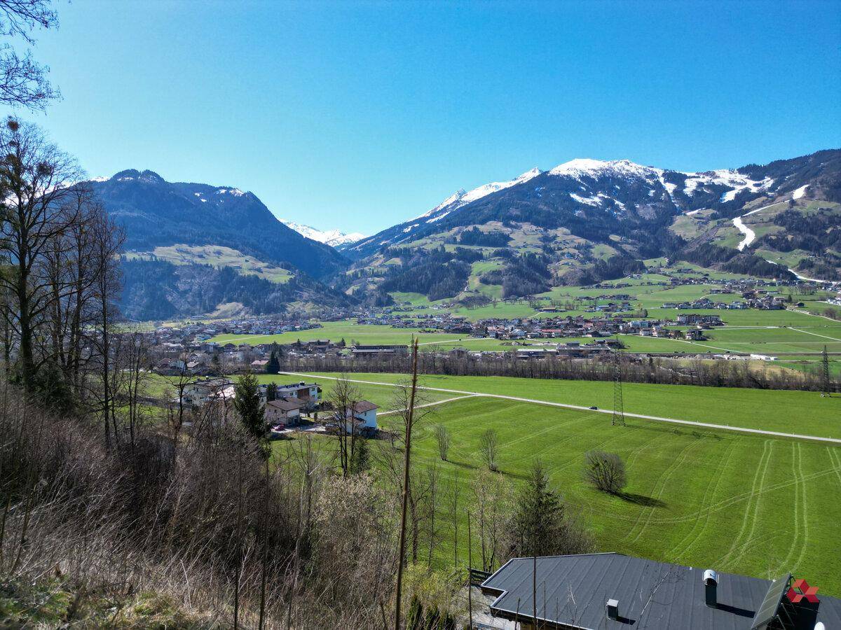 Ruhig gelegenes Hanggrundstück mit Weitblick in Hart im Zillertal zu kaufen - Mehr