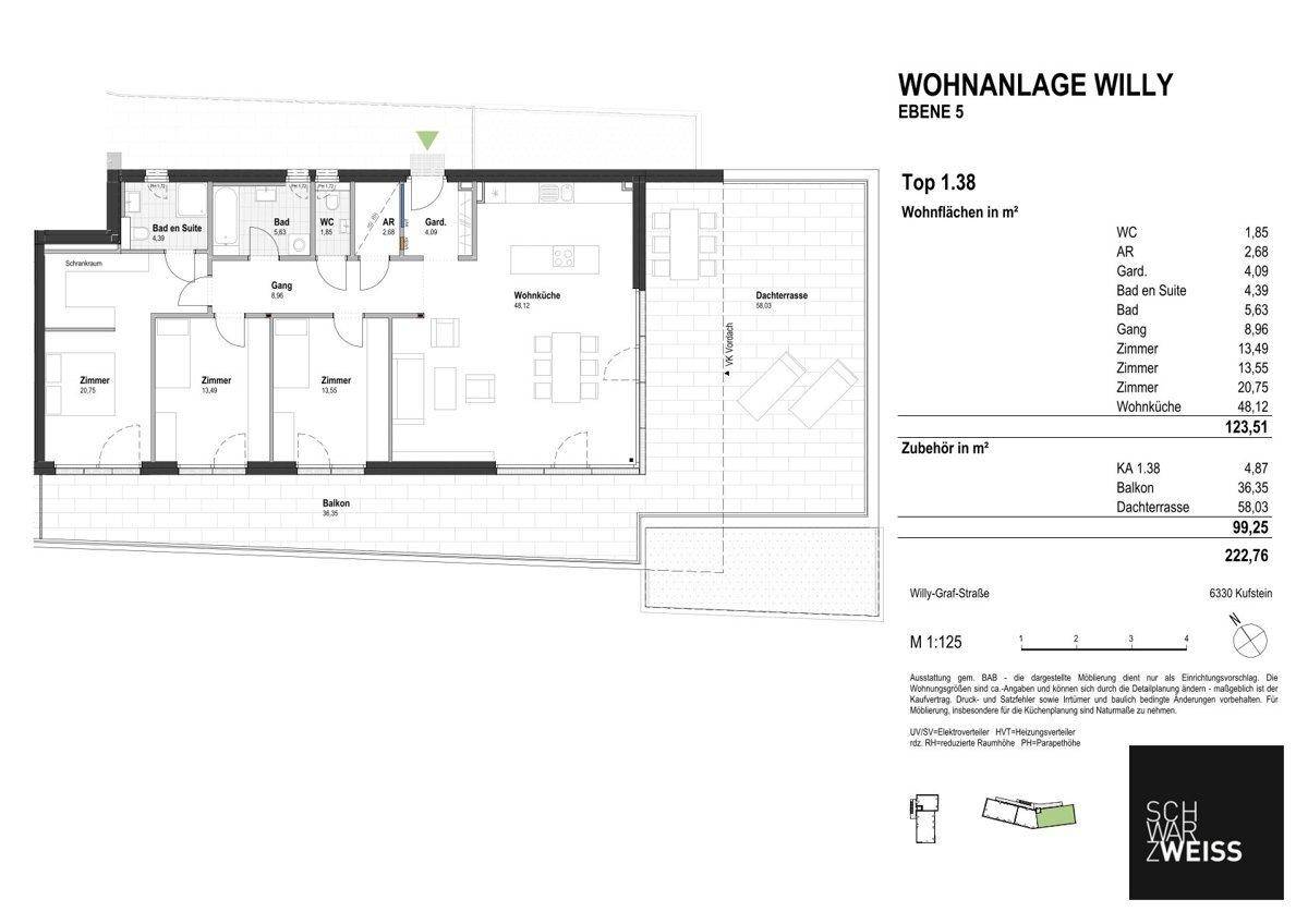 Detaillierter Grundriss einer Wohnung mit drei Zimmern, Balkon und einer großzügigen Dachterrasse.