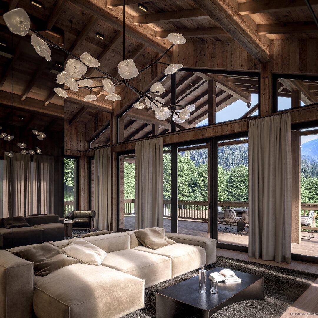 Helles Wohnzimmer im Chalet-Stil mit großen Fenstern, Holzbalkendecke und Bergblick.