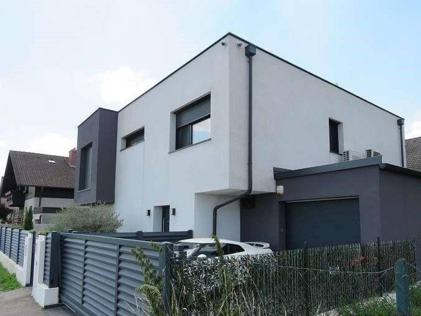 Vordere Ansicht Villa