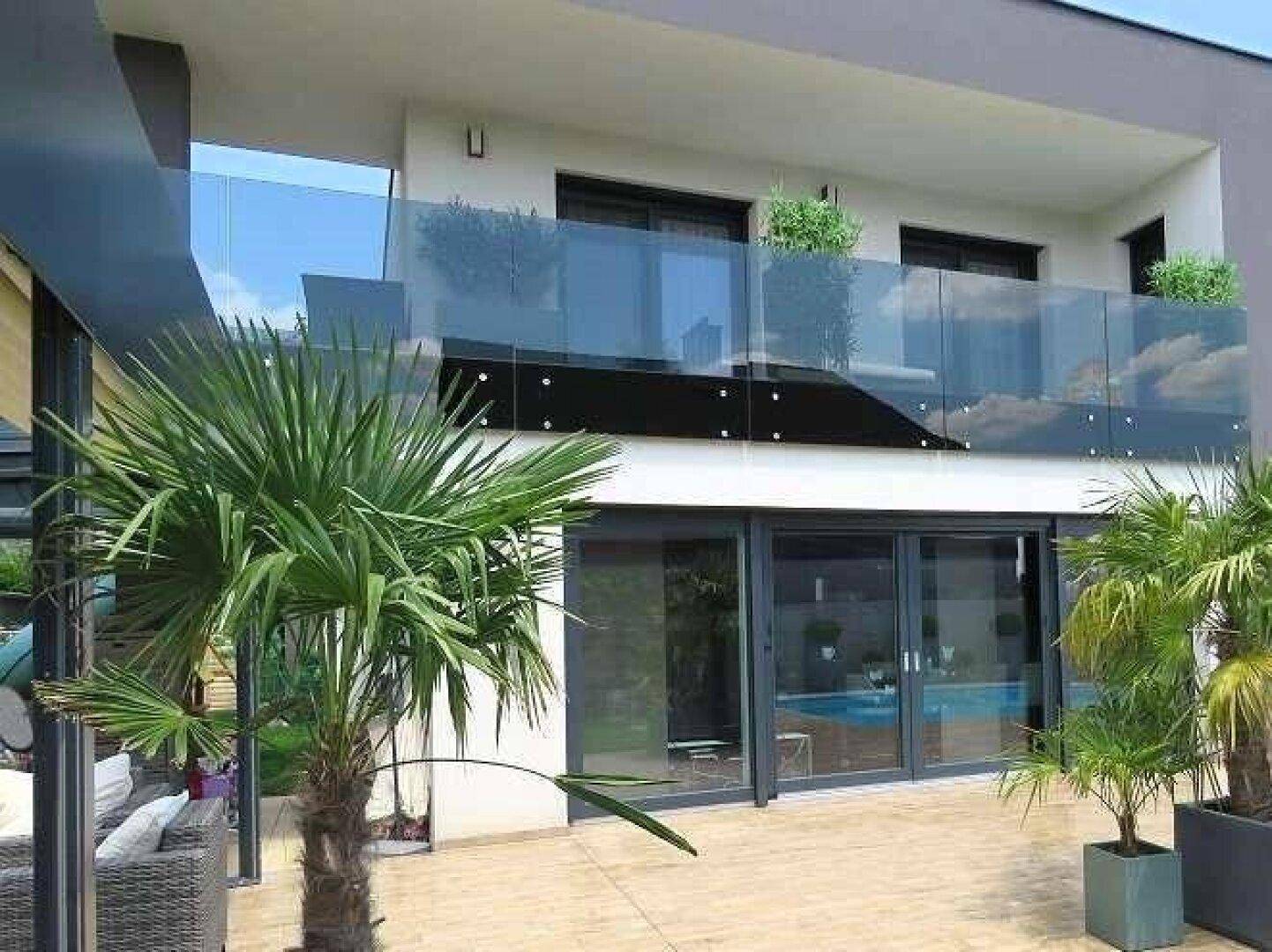 Villa Front
