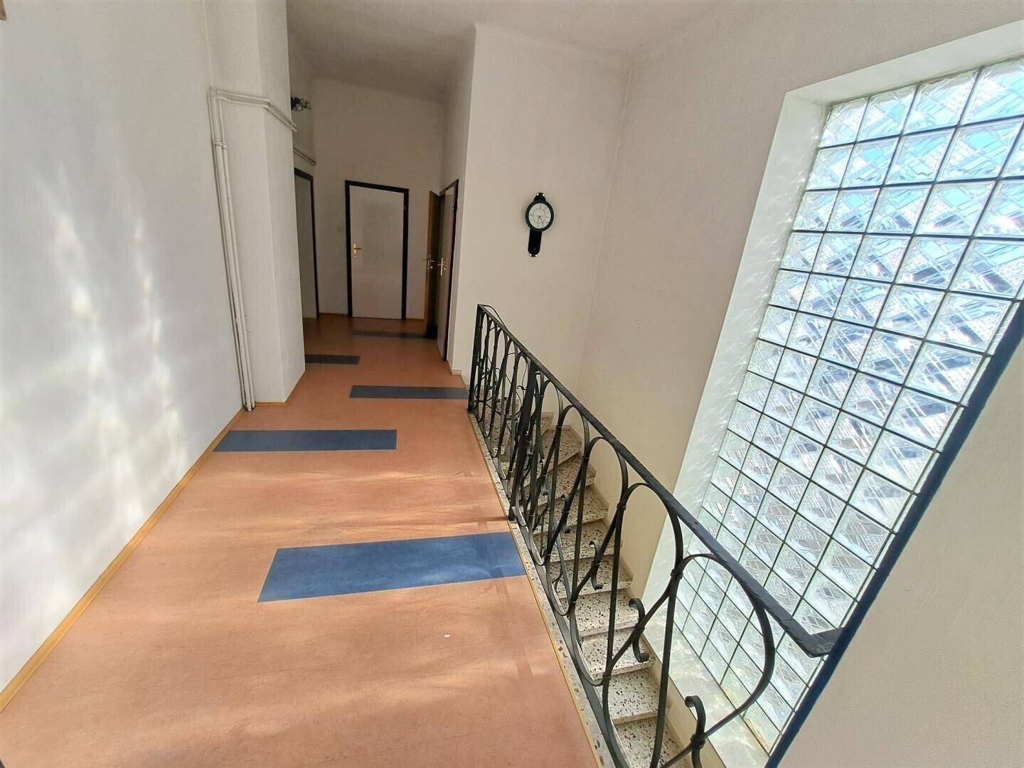 +++WEINVIERTEL+ TOP LAGE, TOP GELEGENHEIT +2 HÄUSER + IDEAL FÜR 2 FAMILIEN + INKL. GESCHÄFTSLOKAL ehemaliger Metzgerbetrieb mit großem Potenzial +40 MINUTEN VON WIEN ENTFERNT - Ansicht 2