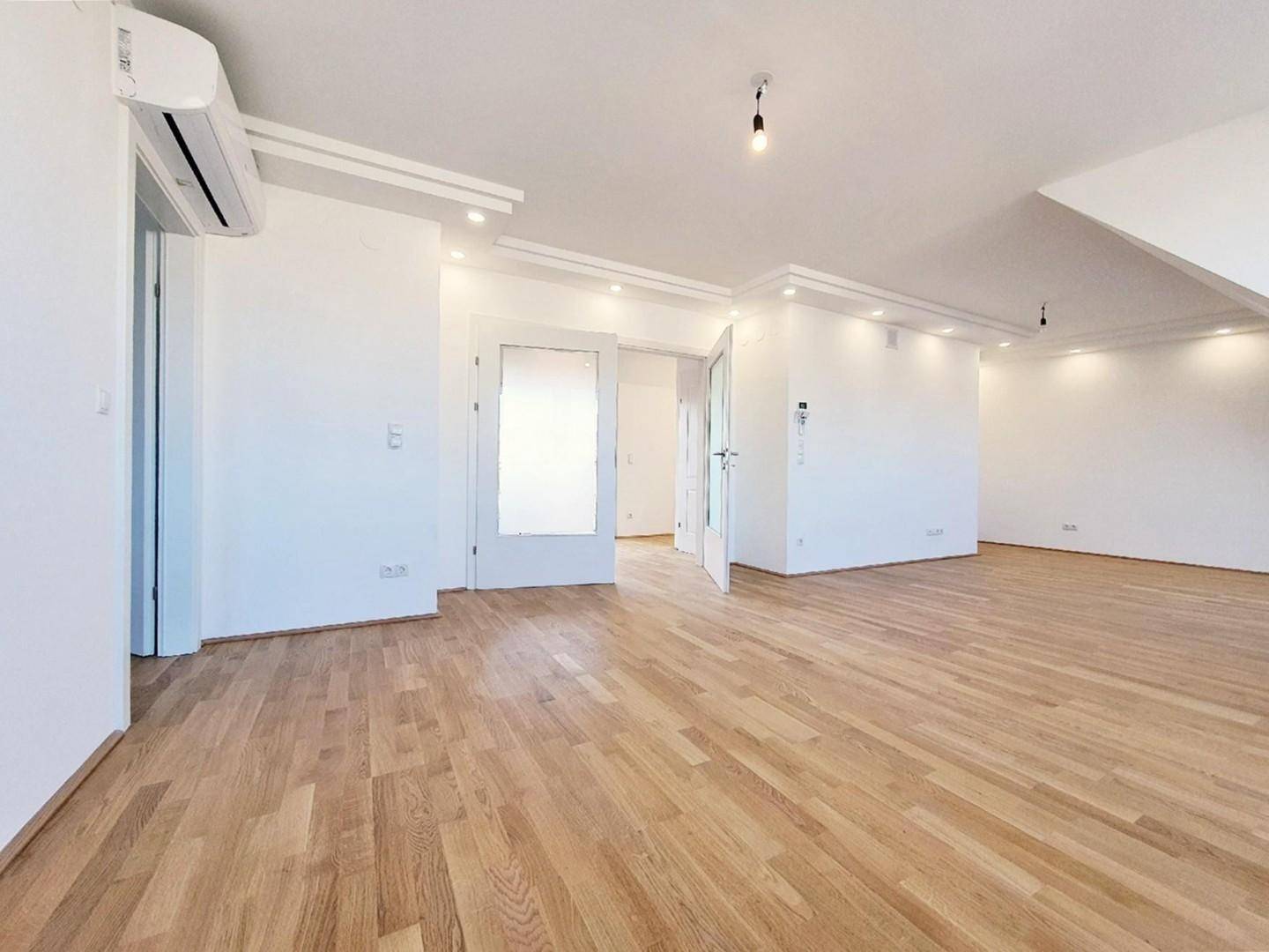 großzügiges Wohnzimmer ca. 37 m²