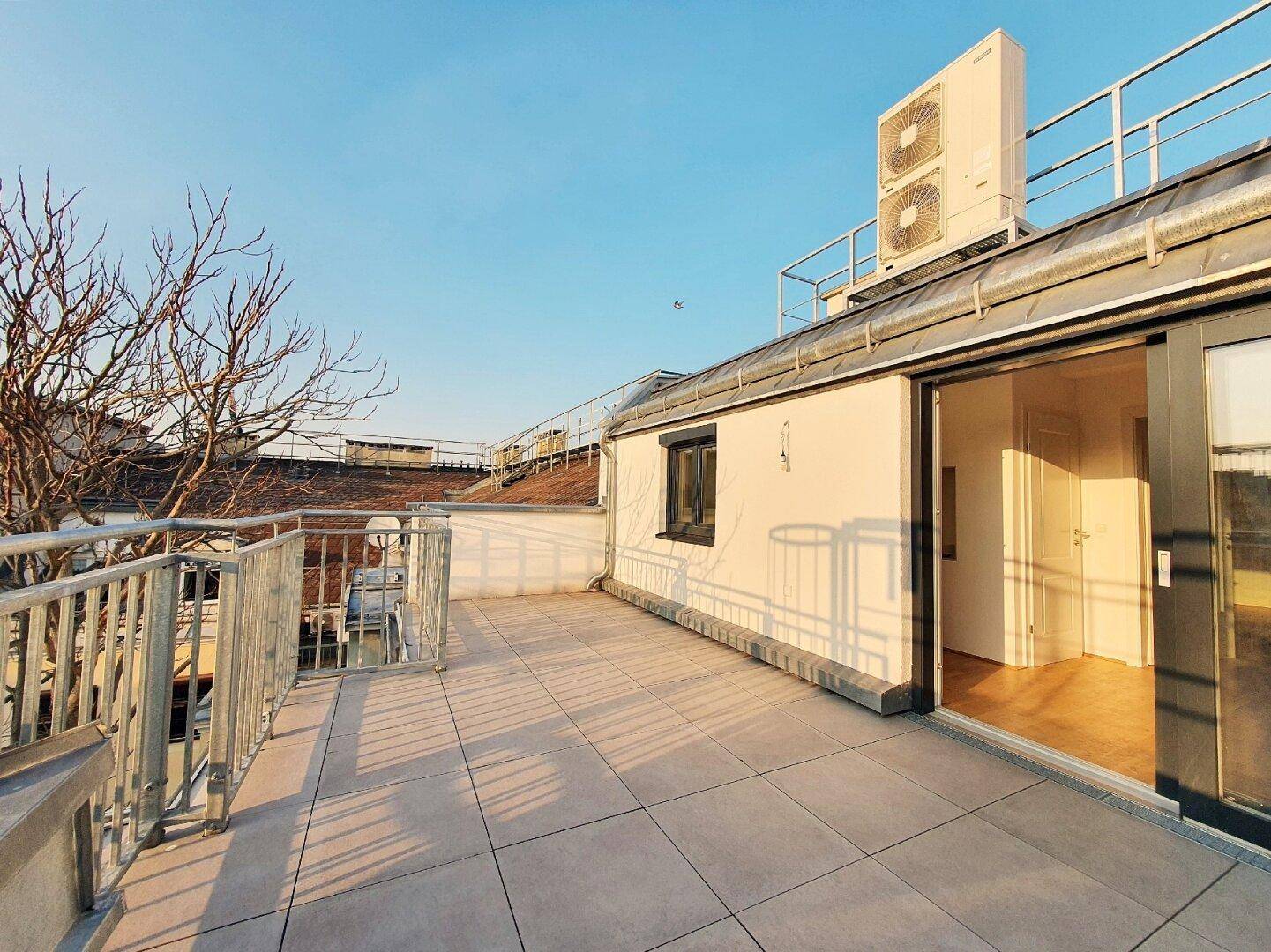 große private Dachterrasse