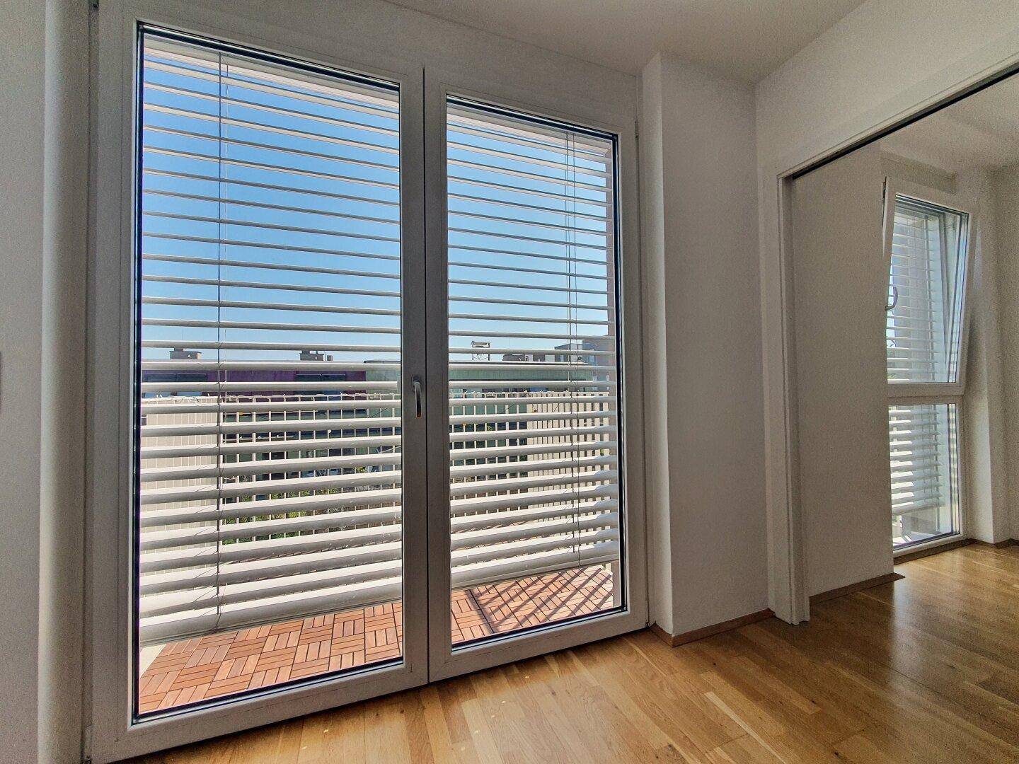 Helles und ruhiges Neubau mit Balkon!