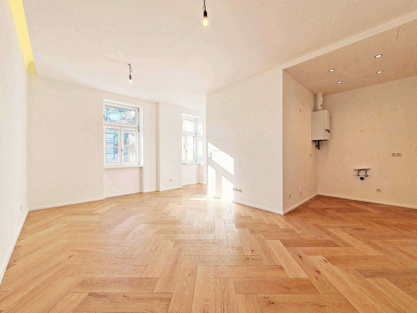 Wohnzimmer + Balkon möglich