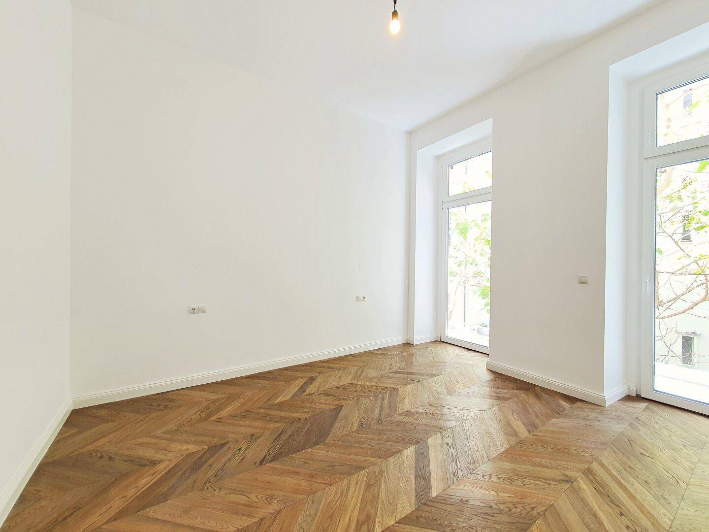 Schlafzimmer 1 mit Balkon