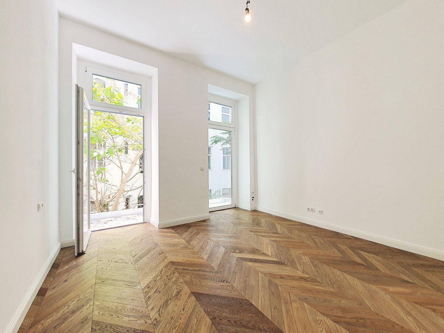 Schlafzimmer 1 mit Balkon