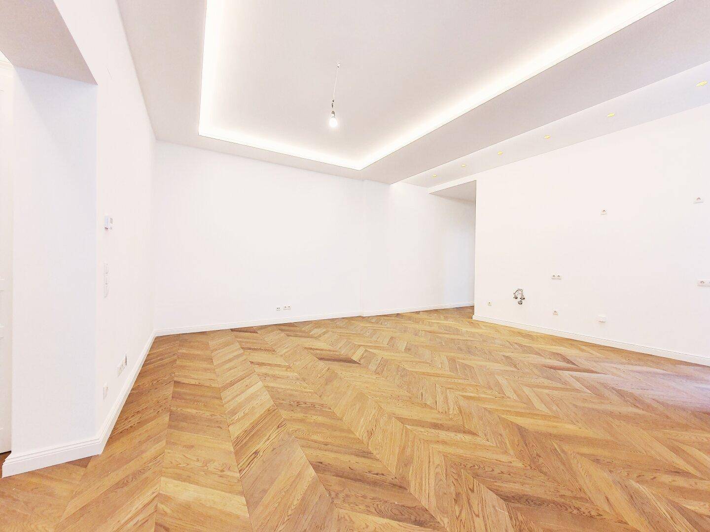 große Wohnküche mit Balkon