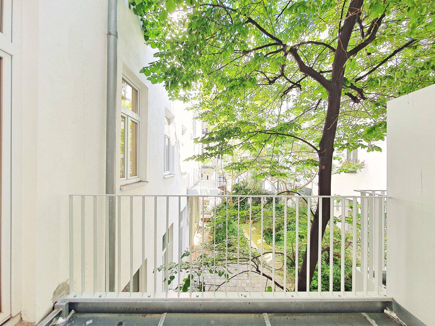 Balkon ins GRÜNE