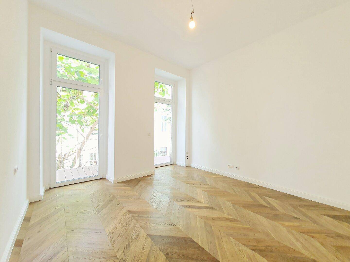 Schlafzimmer mit Balkon 2