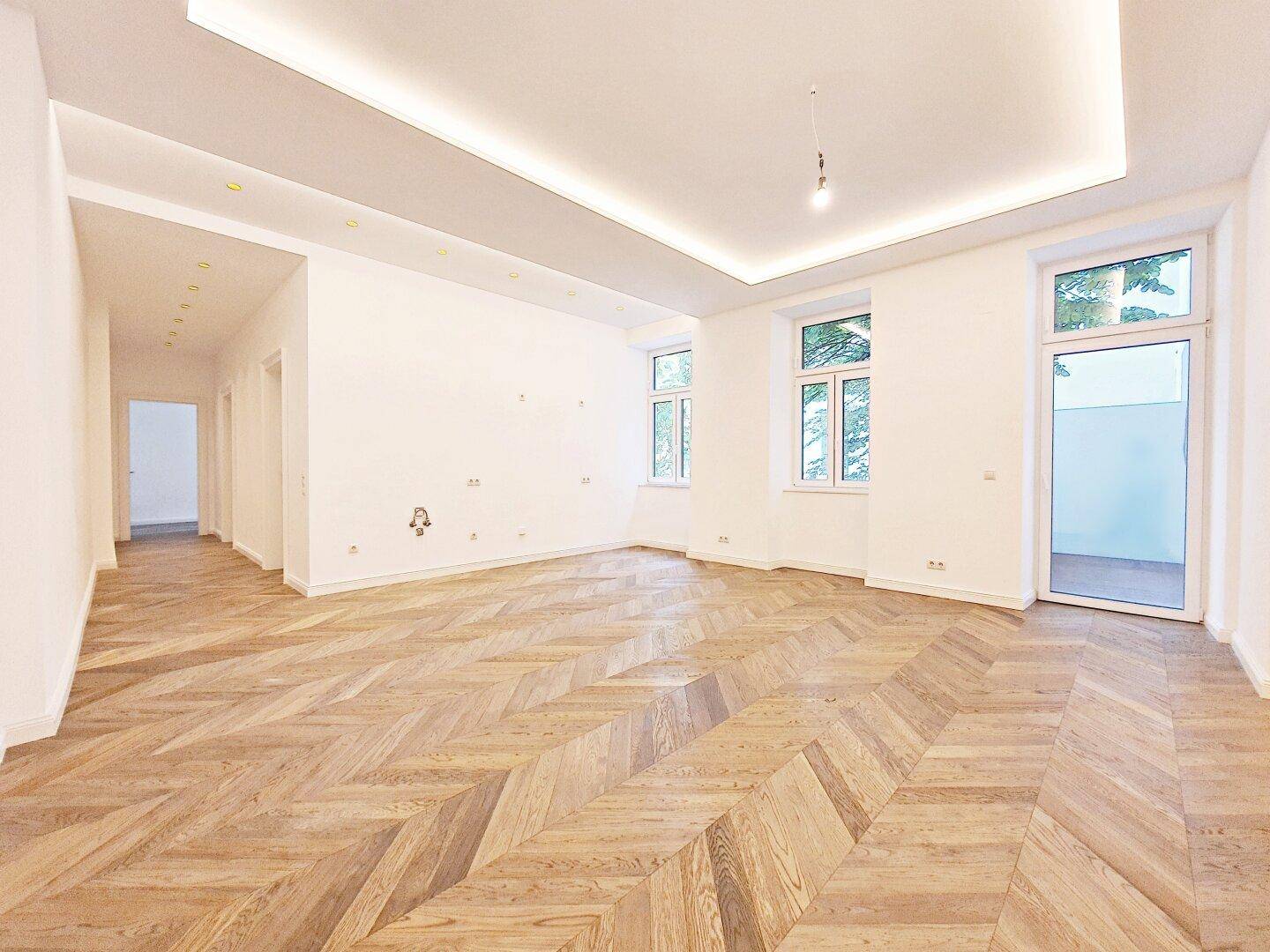 große Wohnküche mit Balkon 1