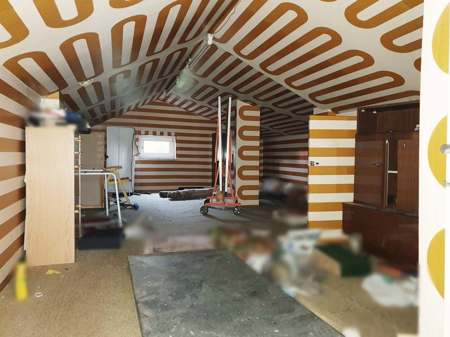 Dachboden ca. 30 m2 (ab ca. 1,70m Dachschräge)