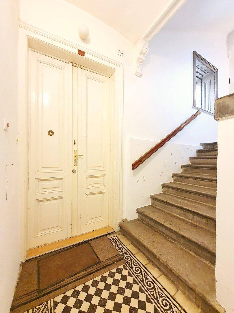 ALTBAU-TÜRE