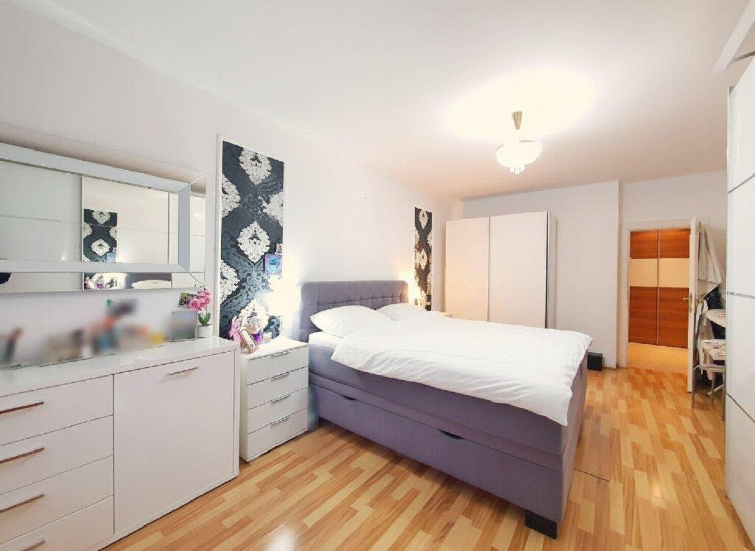 Schlafzimmer 1