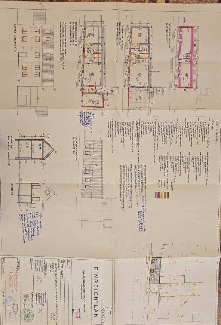 Detaillierter Einreichplan mit Grundrissen, Schnitten und Ansichten des Gebäudes.