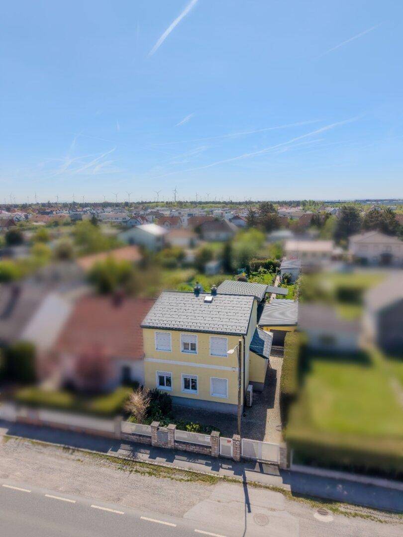 + EINFAMILIENHAUS / Grenze Deutsch Wagram + Grundstück 774m² + BEHEIZTER POOL MIT ÜBERDACHUNG + GARAGE + CARPORT + NÄHE S-BAHN + - Ansicht 2