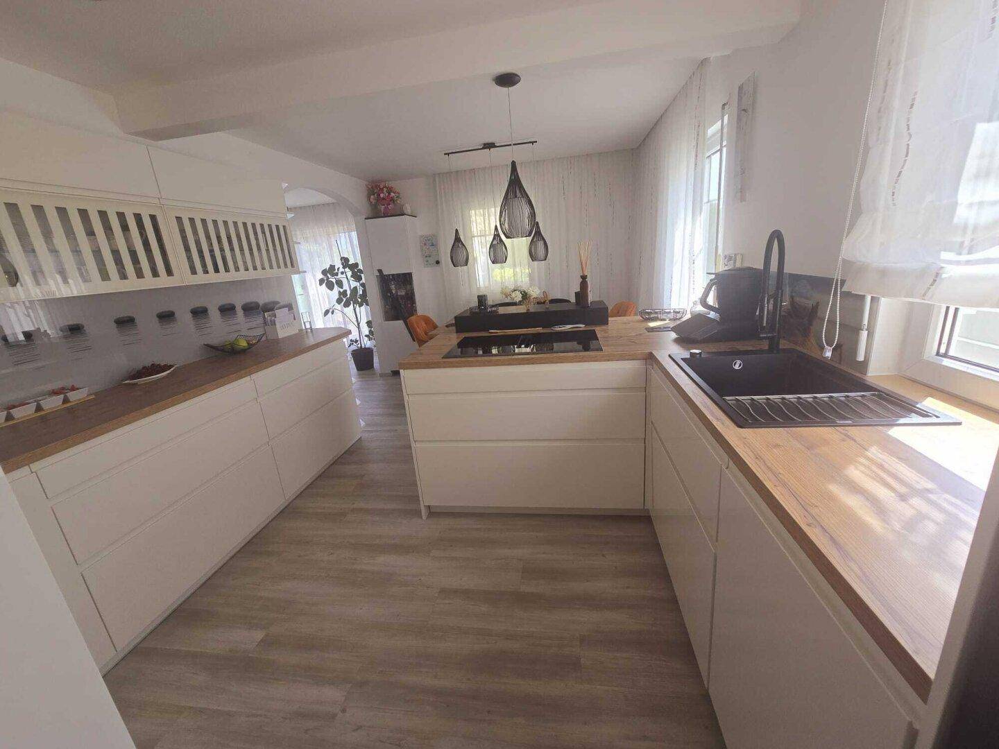 +LICHTDURCHFLUTETES EINFAMILIENHAUS IN PROTTES+ Grundstück 752m²+ 5 Zimmer+ Wohnessküche 45m²+Kamin+, Garage &amp; moderner Ausstattung! - Ansicht 4