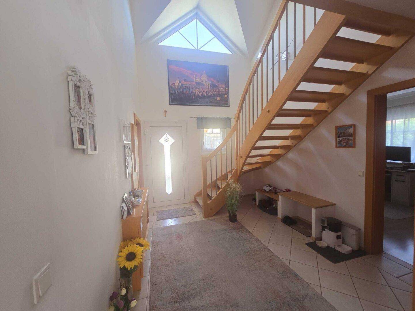 +LICHTDURCHFLUTETES EINFAMILIENHAUS IN PROTTES+ Grundstück 752m²+ 5 Zimmer+ Wohnessküche 45m²+Kamin+, Garage &amp; moderner Ausstattung! - Ansicht 5