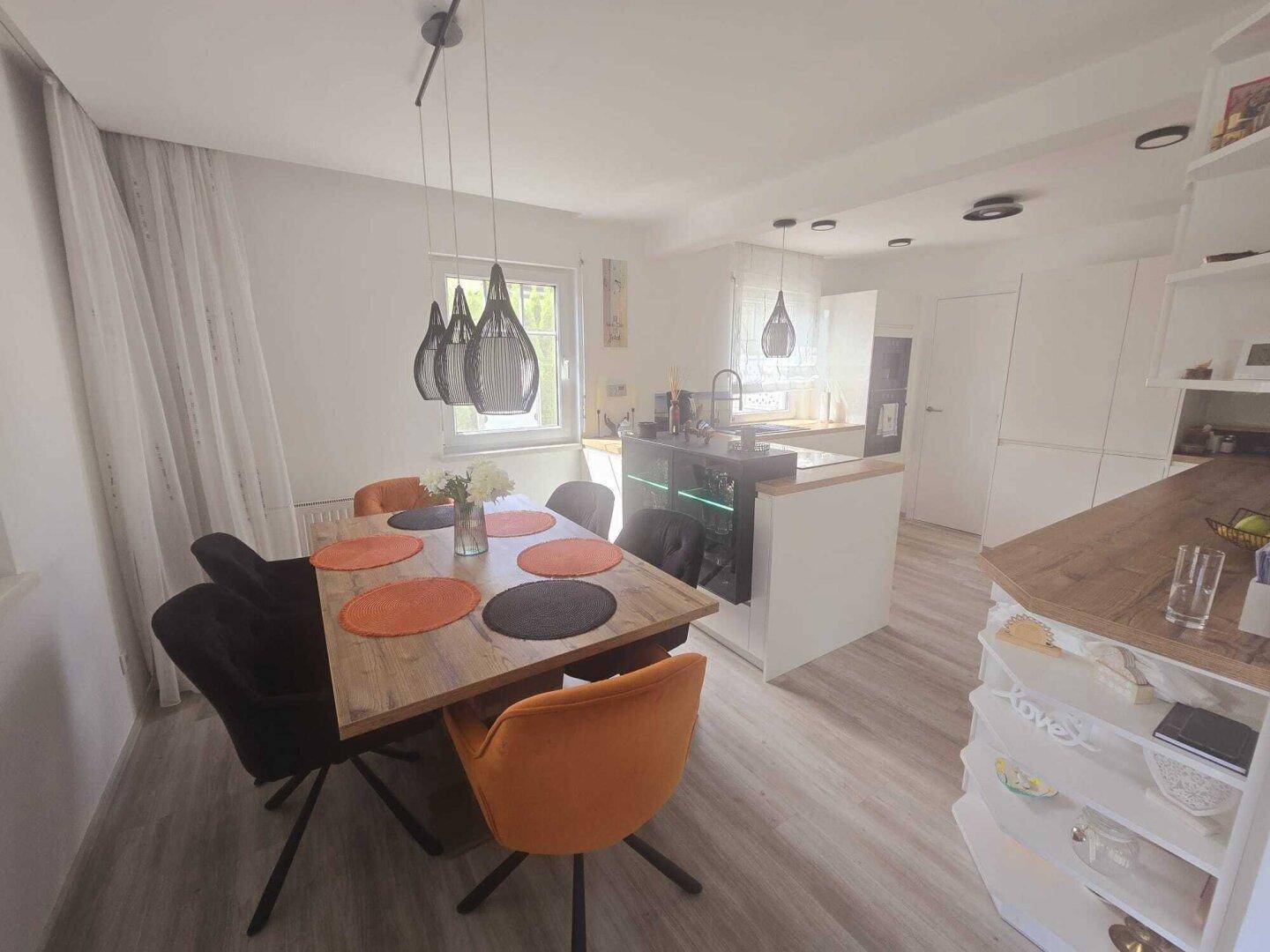 +LICHTDURCHFLUTETES EINFAMILIENHAUS IN PROTTES+ Grundstück 752m²+ 5 Zimmer+ Wohnessküche 45m²+Kamin+, Garage &amp; moderner Ausstattung! - Mehr