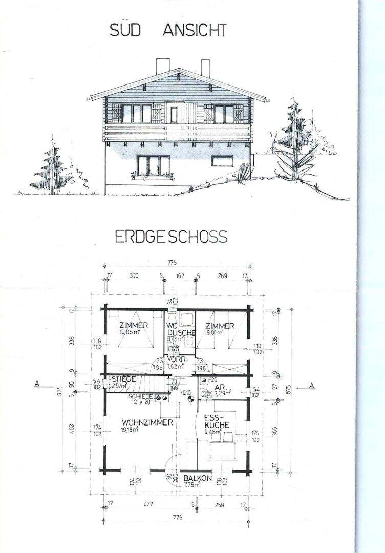 Südansicht und Grundriss des Erdgeschosses eines Hauses, mit Wohnzimmer, Essküche und Balkon.