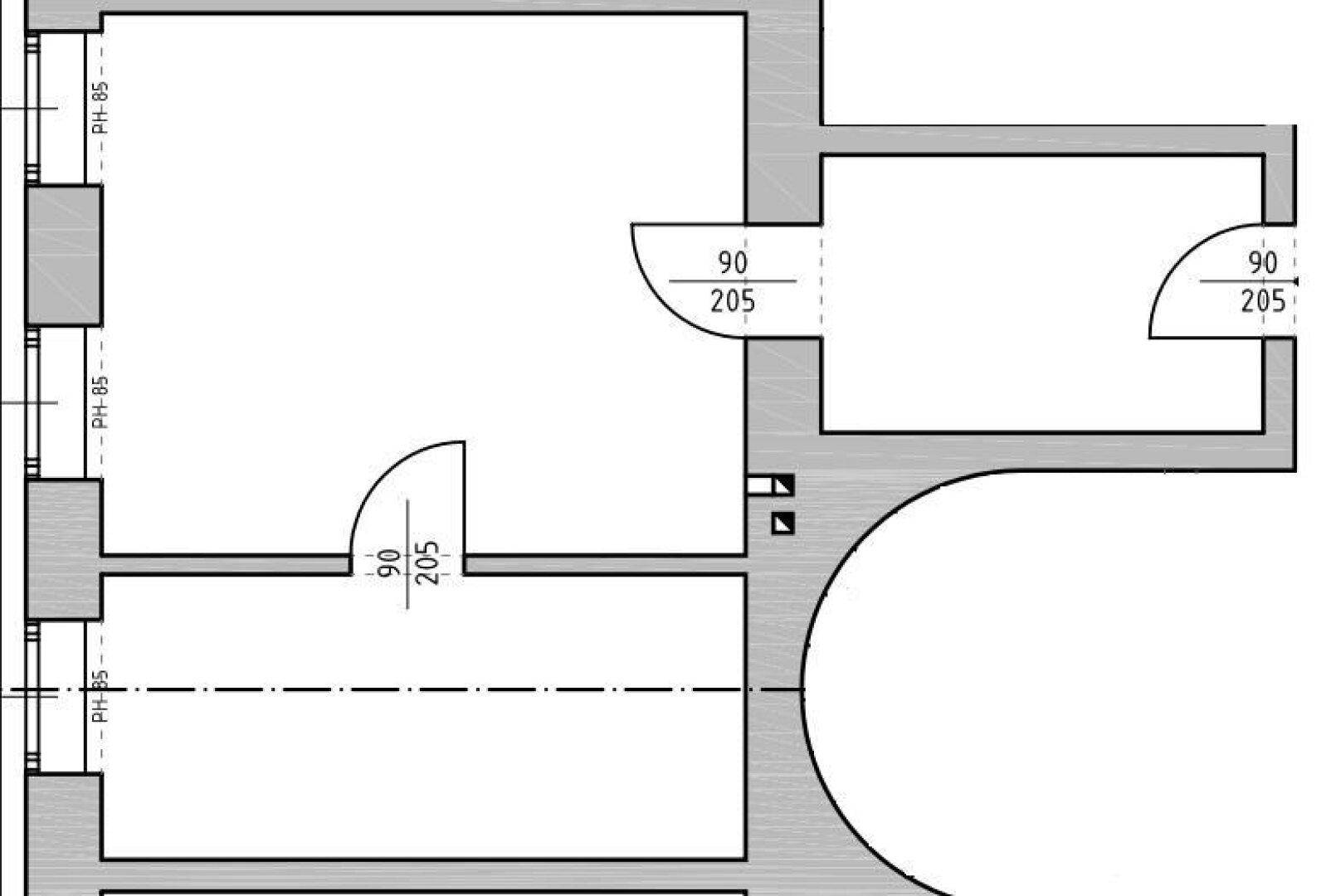 Grundrissplan mit offenem Wohnbereich, großen Fenstern und einem Balkon.