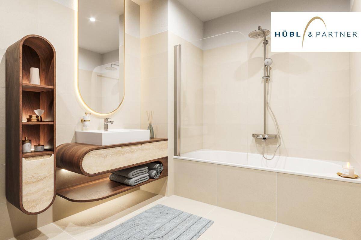 Modernes Badezimmer mit Badewanne, elegantem Waschtisch und hellen Fliesen.