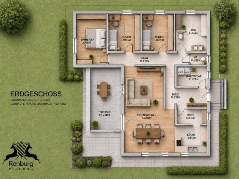Grundriss des Erdgeschosses mit offenem Wohnbereich, drei Schlafzimmern und Zugang zur gepflasterten Terrasse.