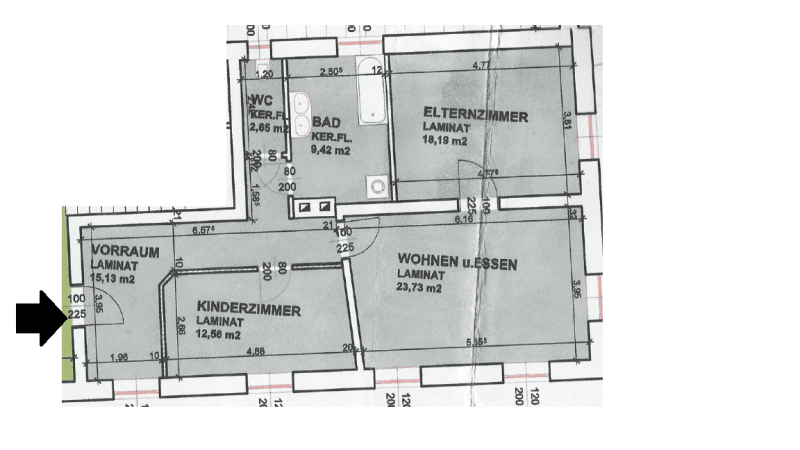 Grundrissplan mit Aufteilung in Elternzimmer, Kinderzimmer, Wohn- und Essbereich sowie Bad und WC.