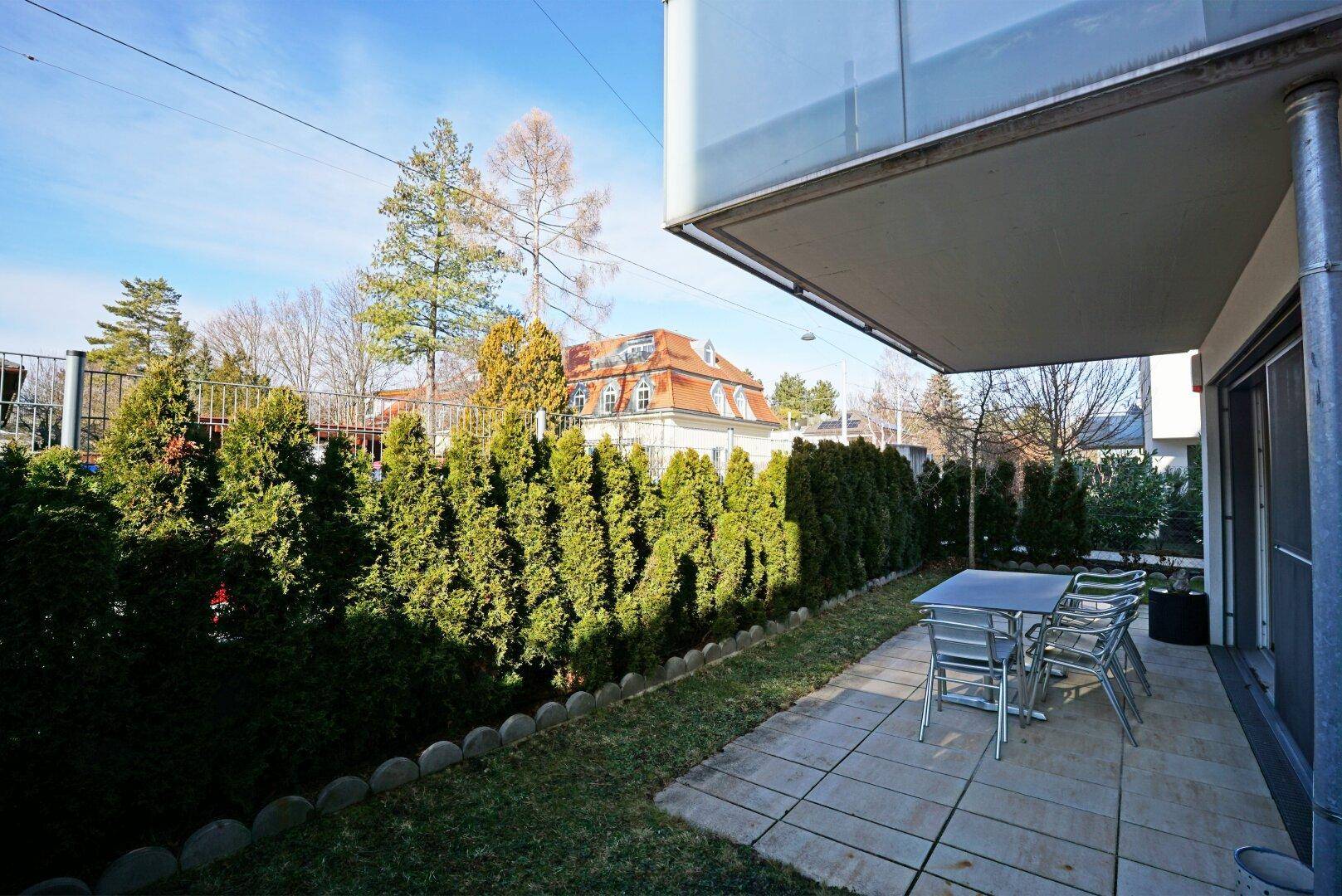 Westterrasse und Garten