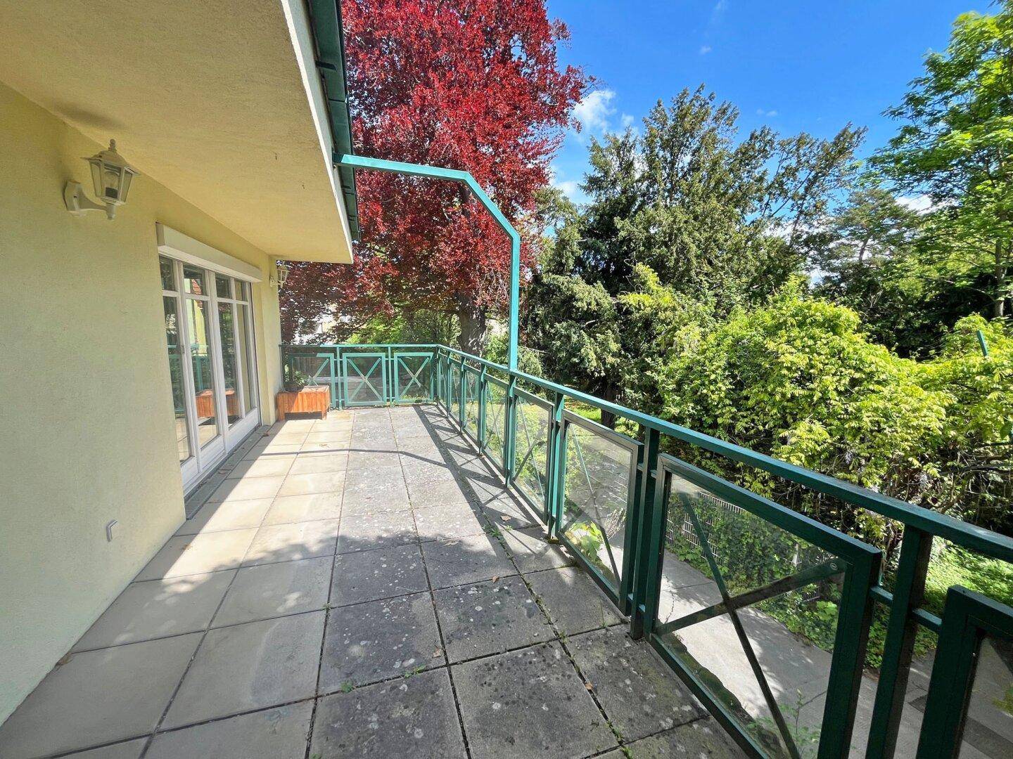 Terrasse mit Grünblick