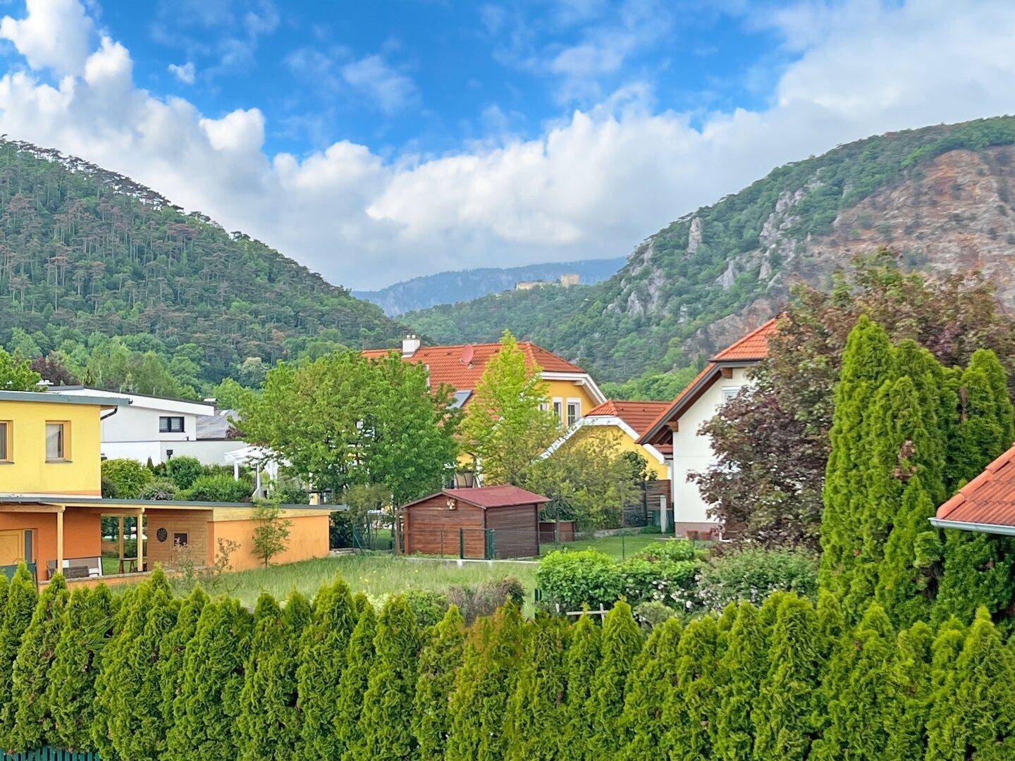 Ausblick Burgruine Emmerberg, dahinter Hohe Wand