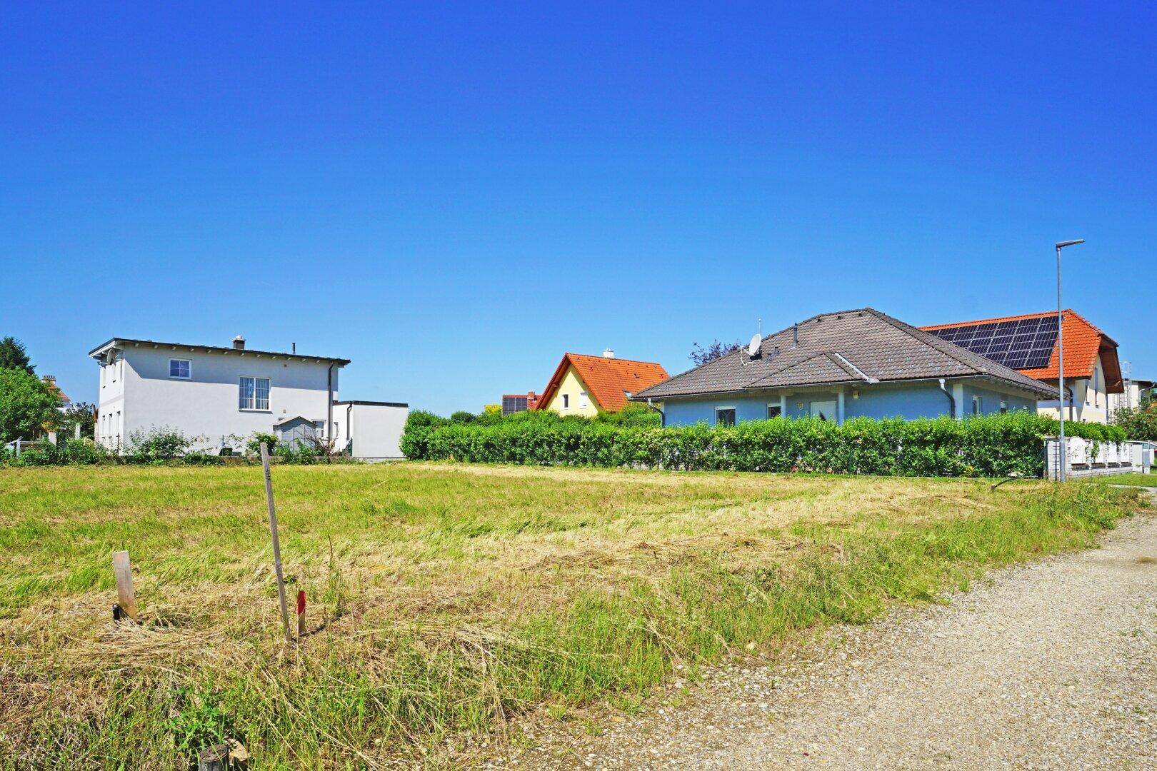 straßenseitige Grundgrenze im Osten