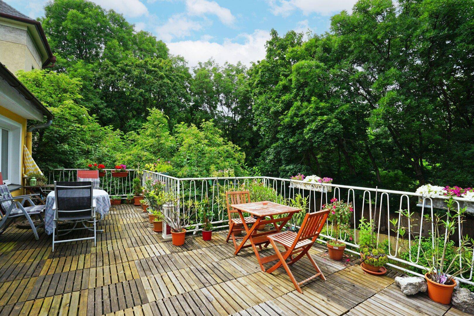 Terrasse mit herrlichem Grünblick