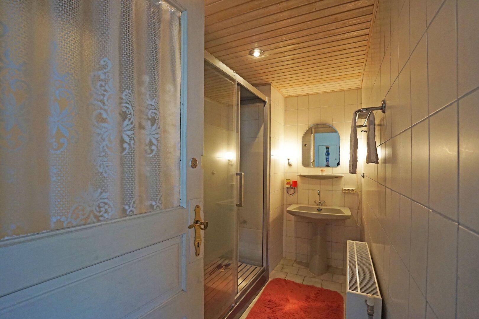 1. Stock Badezimmer