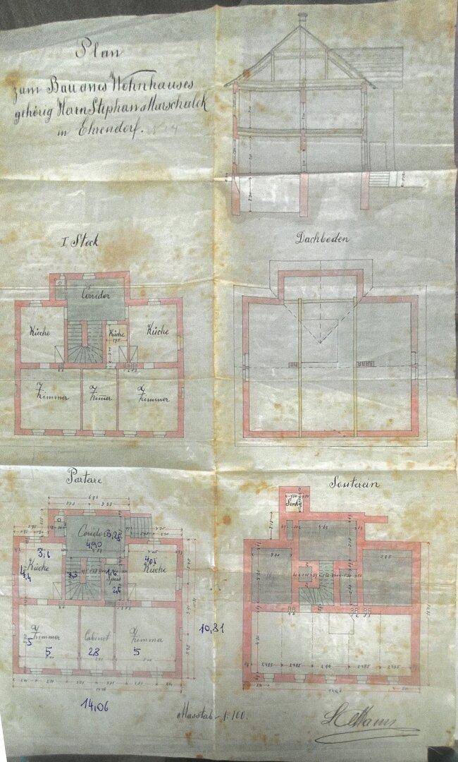 Historischer Grundriss des Gebäudes mit verschiedenen Etagen und Raumaufteilung.