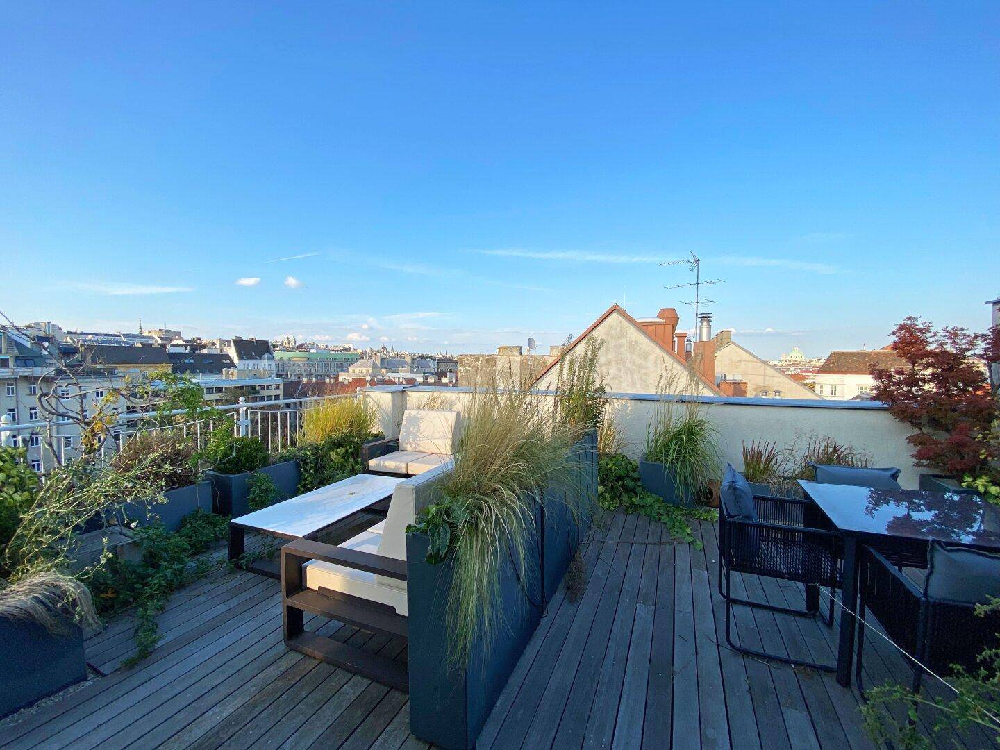 über 50 m² große Dachterrasse