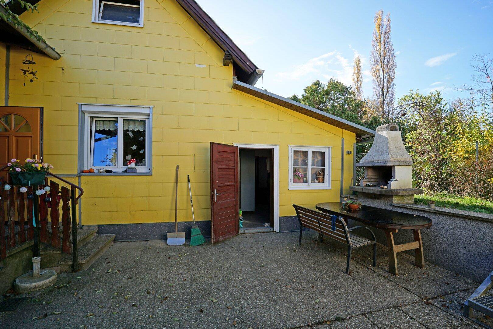 Nordeingang Schuppen bei der Terrasse