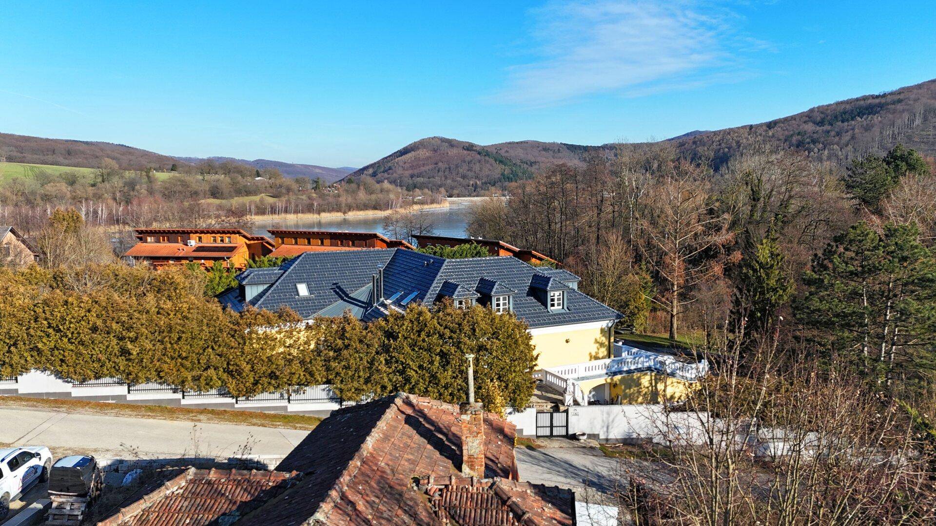 Luftbild mit Blick zum Wienerwaldsee