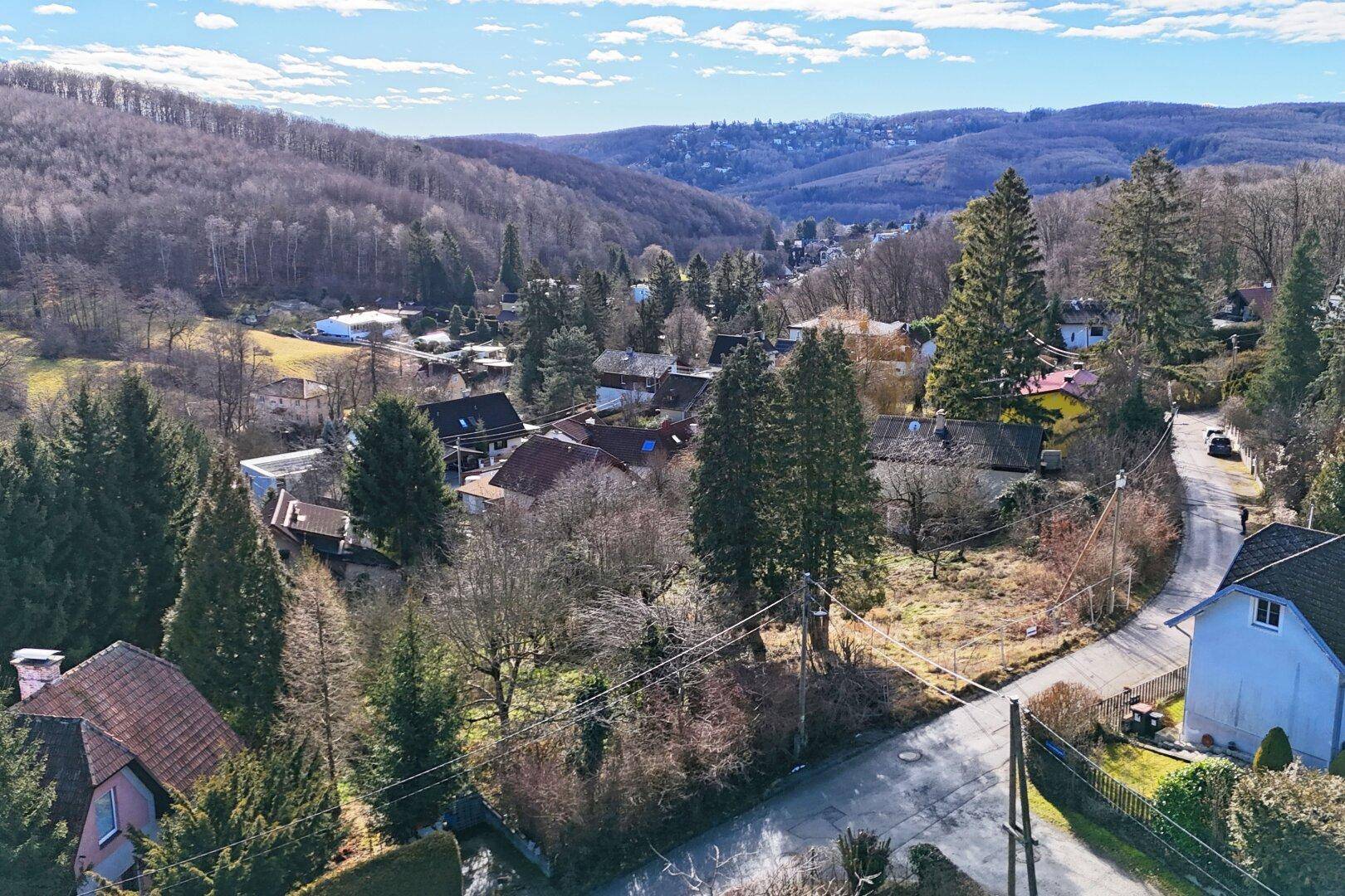 Grundstück mit Panoramablick an der Wiener Stadtgrenze - teilbar mit Bauträger-Eignung! - Mehr