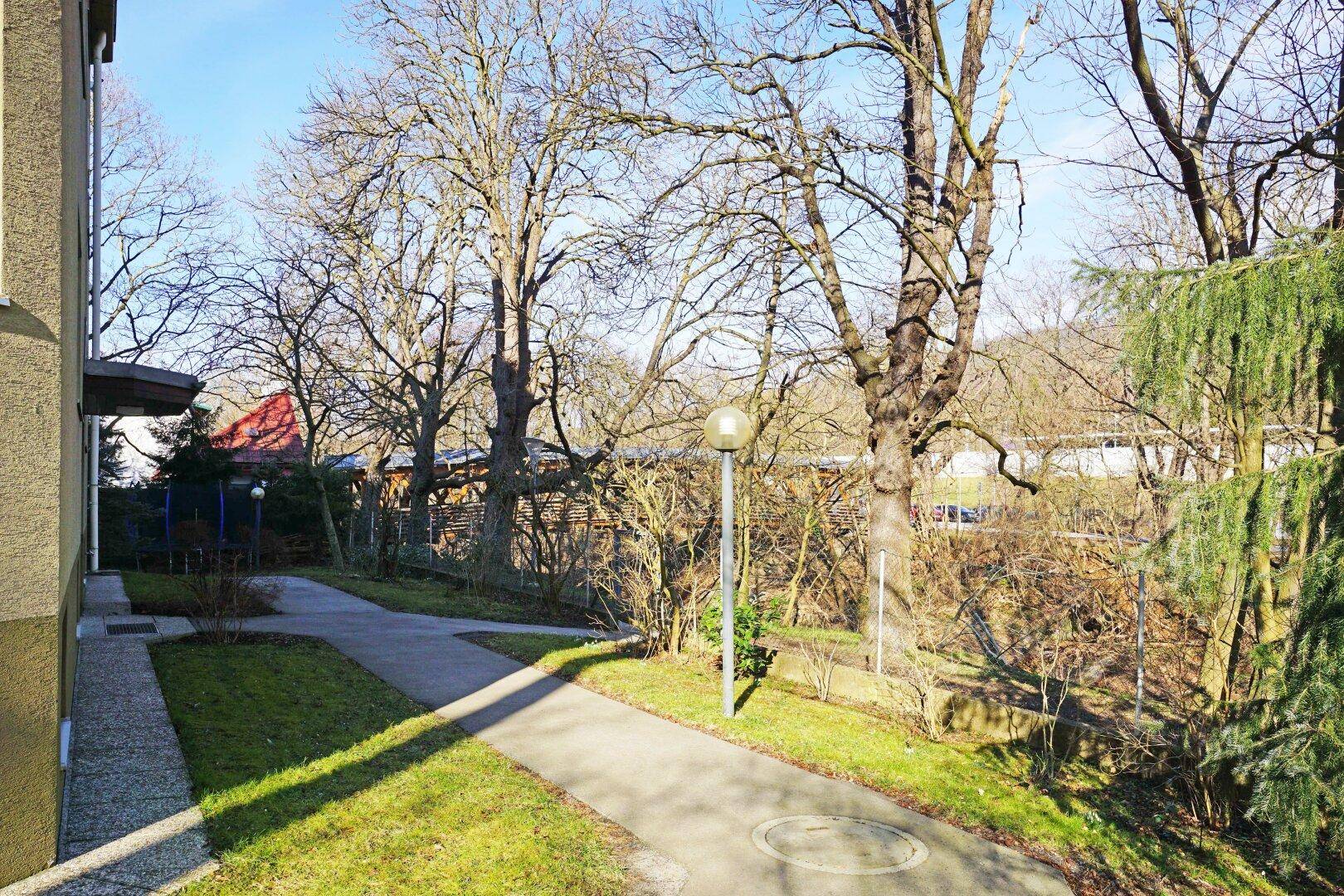 links Hauseingang-rechts Gartenausgang Richtung Wienfluss