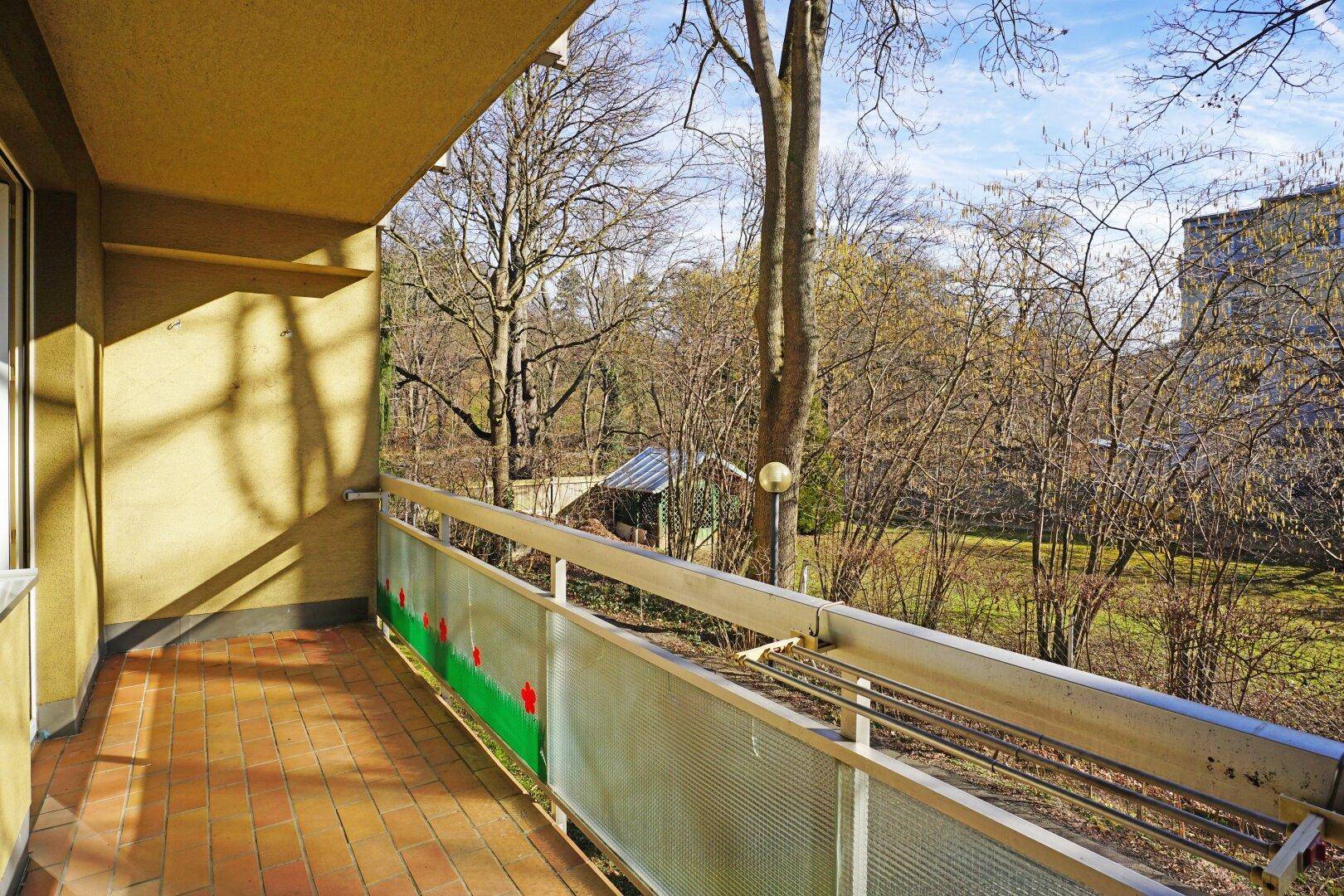 Loggia mit Gartenblick