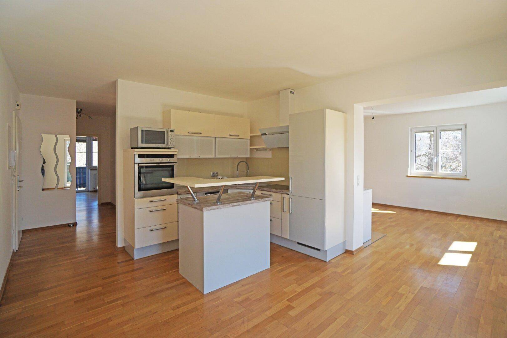 Reizende 3-Zimmer-Wohnung mit 2 Balkonen, gartenseitiger Veranda und Garagenplatz - Ansicht 5