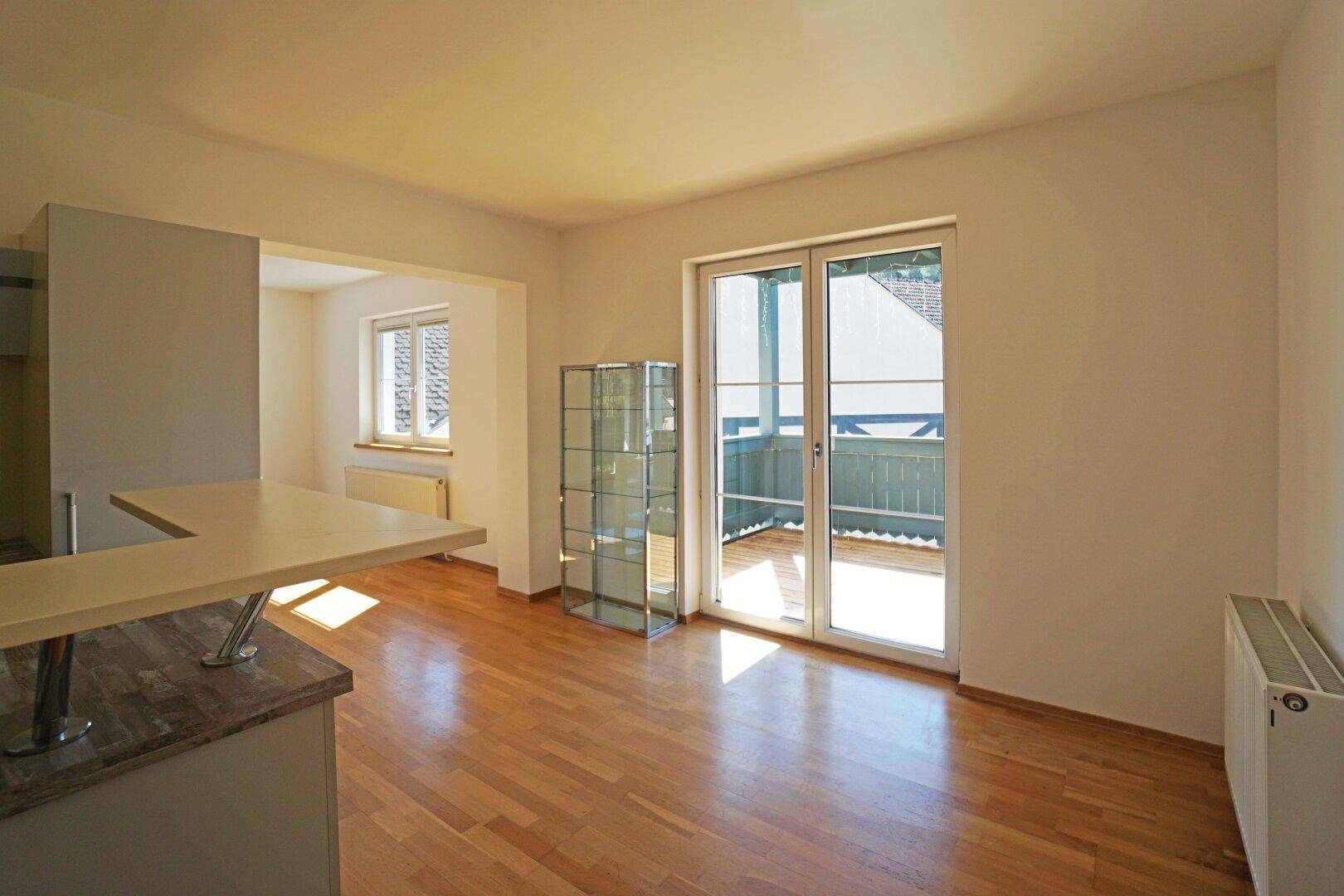 Reizende 3-Zimmer-Wohnung mit 2 Balkonen, gartenseitiger Veranda und Garagenplatz - Ansicht 4