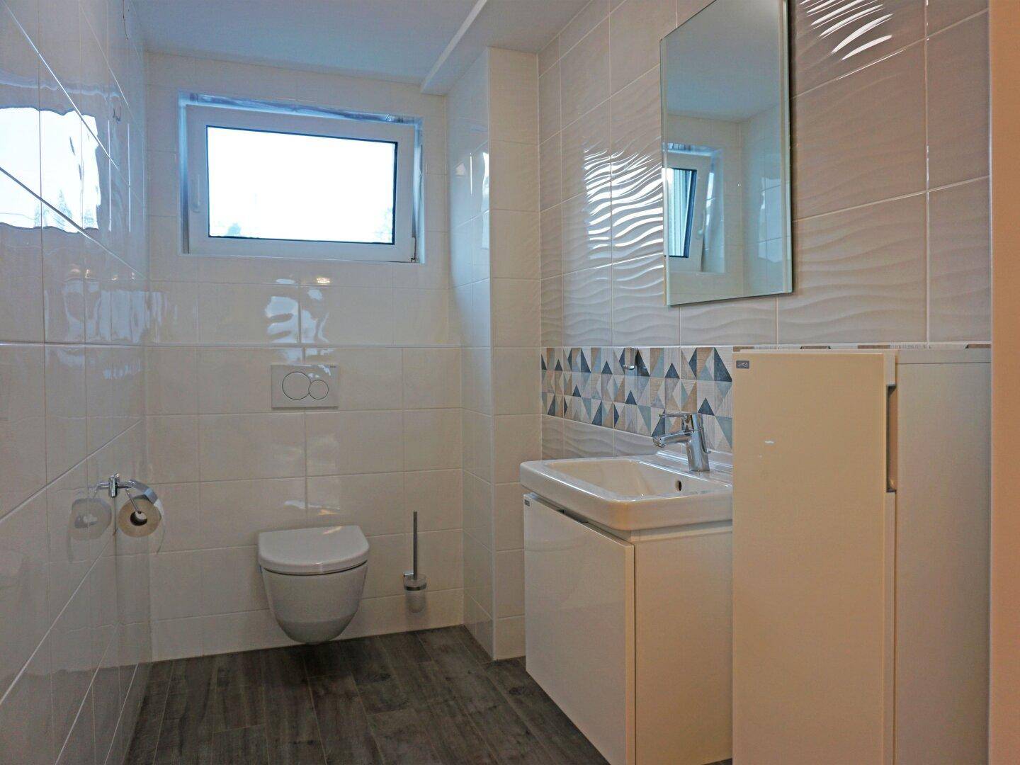 separates WC