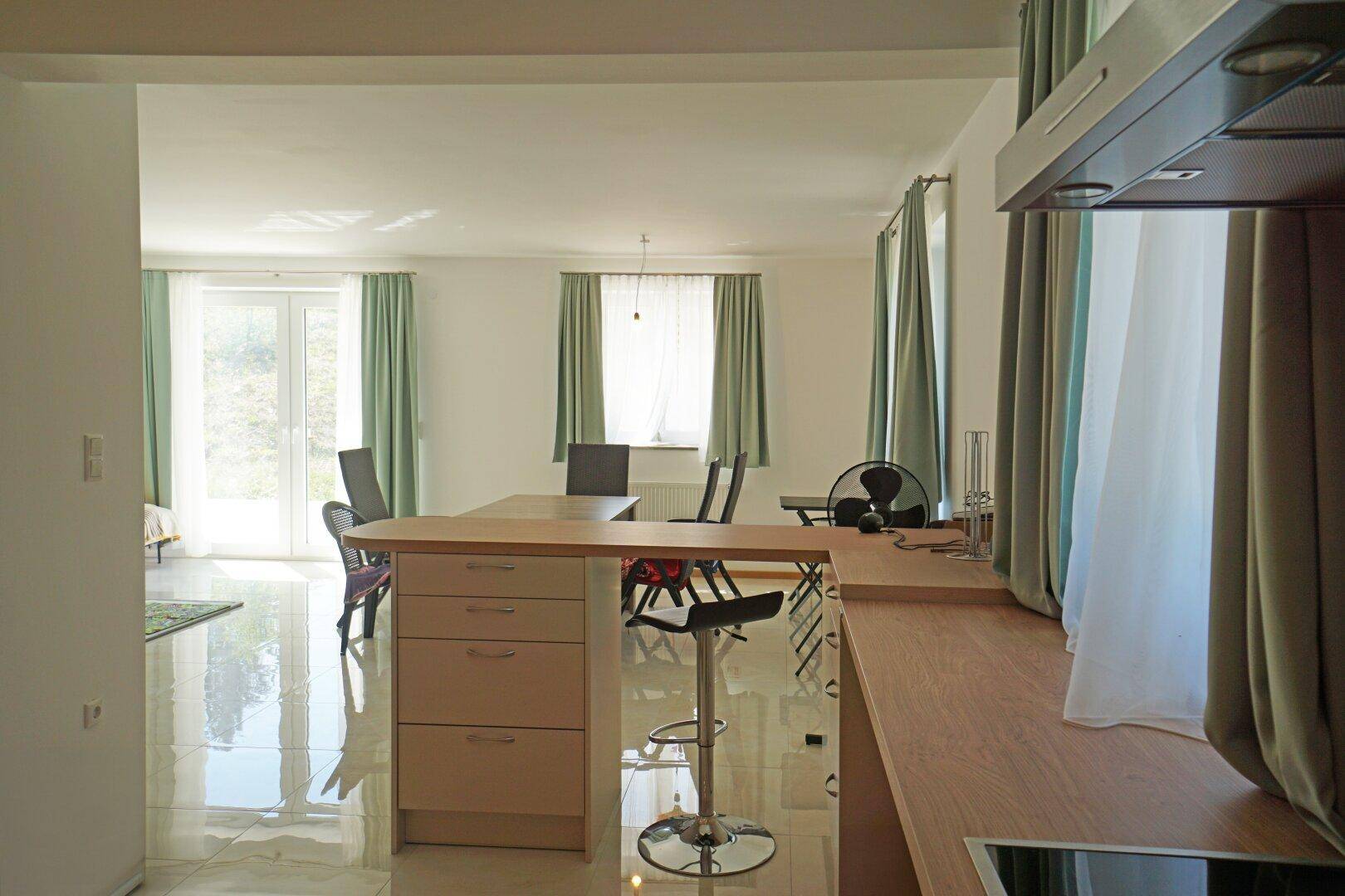 EG_Küche Richtung Wohnzimmer